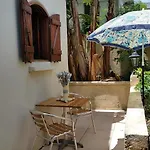 Studio Charmant Au Moule Avec Jardin De 35 M² Et Barbecue